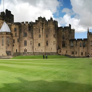 1 Day Alnwick Castle, Holy Island & Scottish Borders