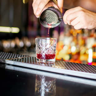 Mixology 101: The Art of the Classic Cocktail in Seattle