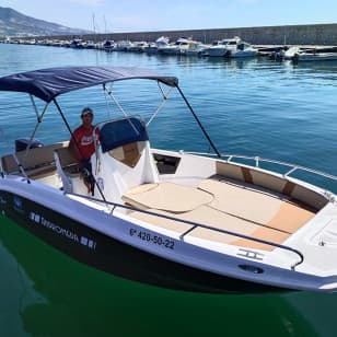 Avistamiento de delfines desde un barco en Fuengirola