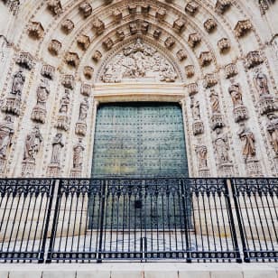 ﻿Guided night tour through enchanted Seville