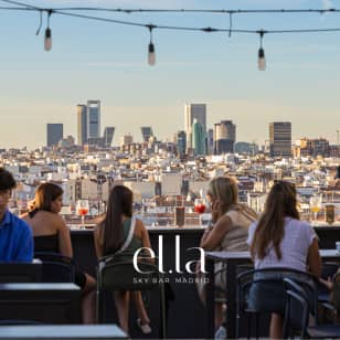 Café y bollería en Ella Sky Bar