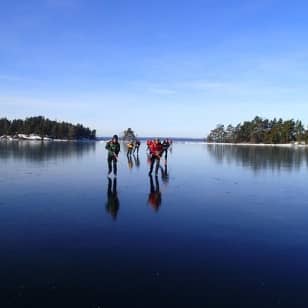 Introduktion till skridskoåkning på naturis i Stockholm