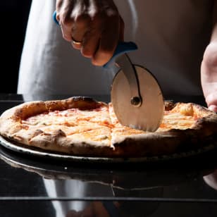 Taller de pizzas con degustación y recorrido privado por el hotel de Cristiano Ronaldo en Madrid.