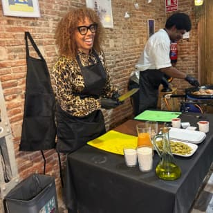 Paella cooking workshop in Madrid