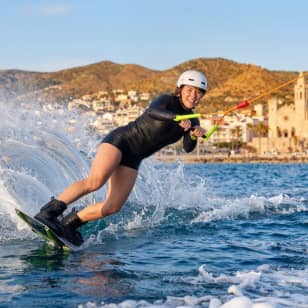 Wakeboard Experience en Sitges: Domina el Mediterráneo
