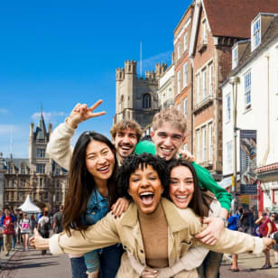 Discover Cambridge - Interactive Treasure Hunt & Exploration Game with a Twist
