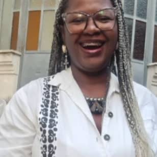 Madame Zumaridi apresenta Ọ̀NÀ MI