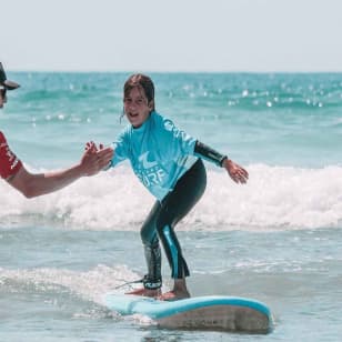 Tel Aviv: Professional Surfing Lessons at Beach Club TLV