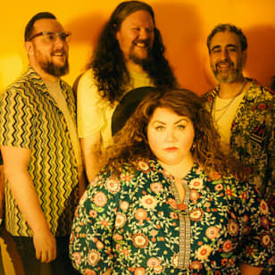 Ríoghnach Connolly + Honeyfeet