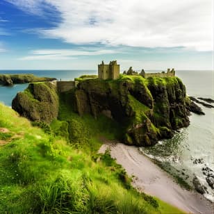 Dunnottar Castle and Royal Deeside Small-Group Tour from Aberdeen