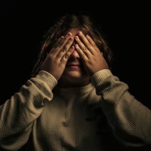 Escondite en la Oscuridad – Juego inmersivo sensorial de 1h en Barcelona