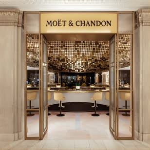 ﻿Paseo Real Privado y Champán Moet Chandon en Harrods