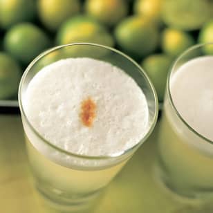 Pisco Sour experience with mini causitas at República del Pisco