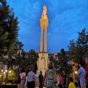 Sevilla Encantada: Paseo nocturno con historia embrujada