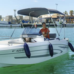 Alquiler de un bote para 5 personas, ¡sin licencia!