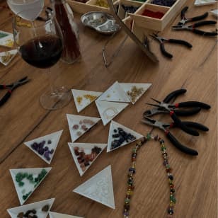 Taller de joyas con vino ilimitado