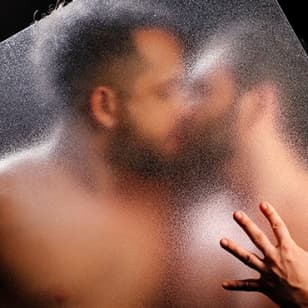 ﻿Esta obra tiene besos gays