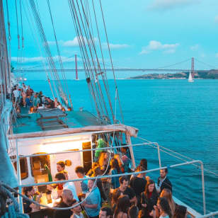 Lisbon Boat Party: festa a bordo de uma caravela!