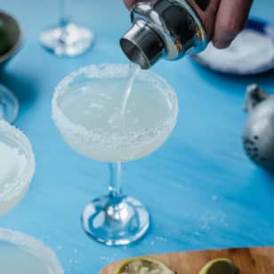 Mixology 101: Classic Cocktails with a Modern Twist: New York City