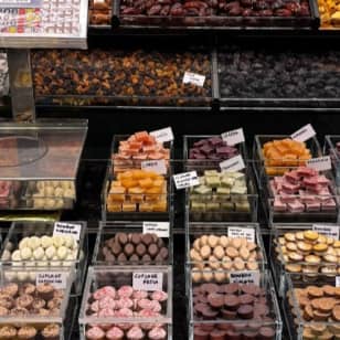 Barcelona: Visita guiada a pie + degustación de tapas y bebidas