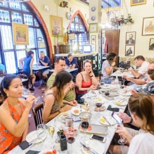 Barcelona Vino y Tapas: Tour guiado en bici eléctrica