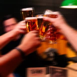 MUNDIALES DE CERVEZAS- CUBO 6 CERVEZAS 12€