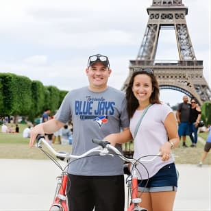 Day Bike Tour avec billet pour la Tour Eiffel et croisière fluviale