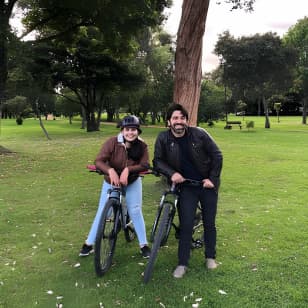 Paseo en bicicleta por el Parque Simón Bolívar y la Biblioteca Virgilio Barco