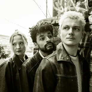 Alien Chicks: Live-Performance + Autogrammstunde (14+ mit einem Erwachsenen)