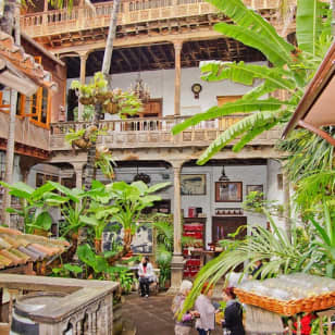 La Casa de los Balcones: Entrada