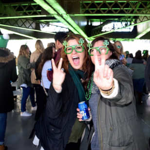 Bar crawl por West Loop con amuletos de la suerte por el Día de San Patricio