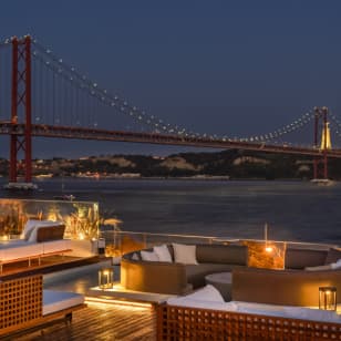 Golden Night Party no Icon Bar & Rooftop