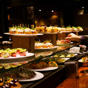 Menú 16 pintxos donostiarras + botella en Euskal Etxea