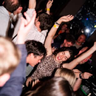 Faro Pub Crawl: 6 Drinks, Games and VIP Entrance