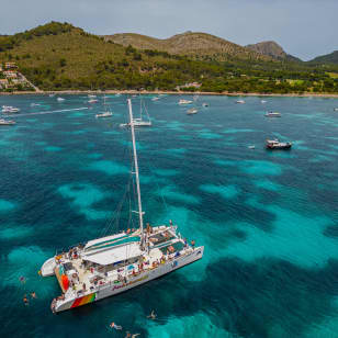 Catamaran en ruta exclusiva en Alcudia y Formentor con Click Mallorca