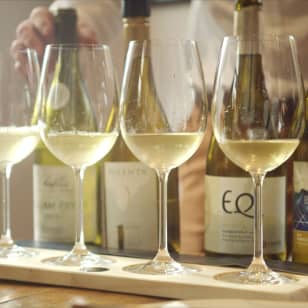 Miya Wine Bar - Wine Flight "Brancos Além da Chardonnay"