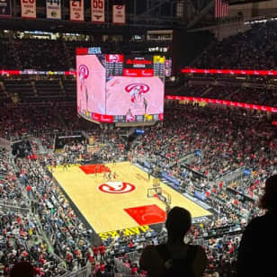 ﻿Entrada para el partido de baloncesto de los Atlanta Hawks en el State Farm Arena