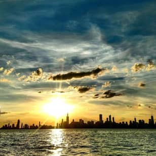 ﻿Navegación privada al atardecer por el lago Michigan con impresionantes vistas de Chicago