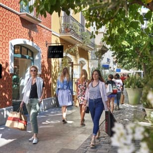 ﻿La Roca Village Shopping Express: Round trip from Barcelona