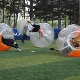 Bubble Football para 6 a 20 pessoas: entra numa bolha gigante!