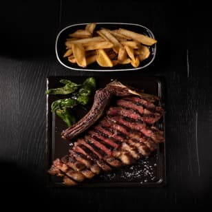 SteakBurger Gran Vía 55: chuletón de 1kg y vino para 2