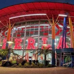 ﻿Entrada al Museo del Automóvil Dezerland Park en Orlando