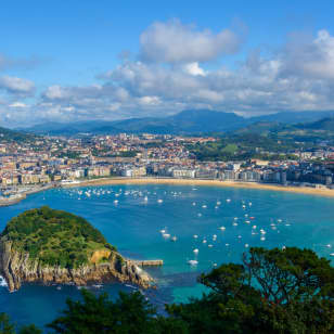 San Sebastián: visita guiada de historias y leyendas con humor