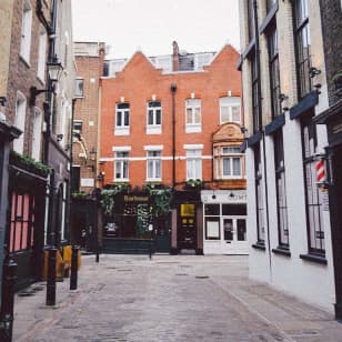 London Rock ’n’ Roll City Exploration Game