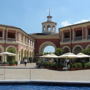 Serravalle Designer Outlet: Viaggio Andata e Ritorno da Milano