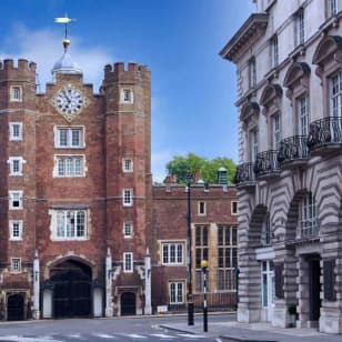 London: 20 Royal Landmarks on a Small-Group Walking Tour