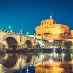 Aperitivo sul Tevere: giro in battello di sera e drink