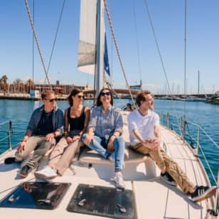 Paseo en velero compartido de 1 hora en Barcelona