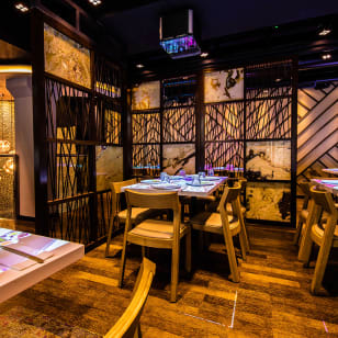 Sushi & Asian Tapas Afternoon Tea mit Fizz bei Inamo