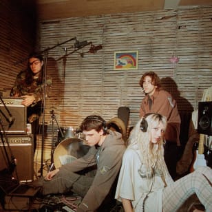 FEEBLE LITTLE HORSE en El Sol, Madrid 2026